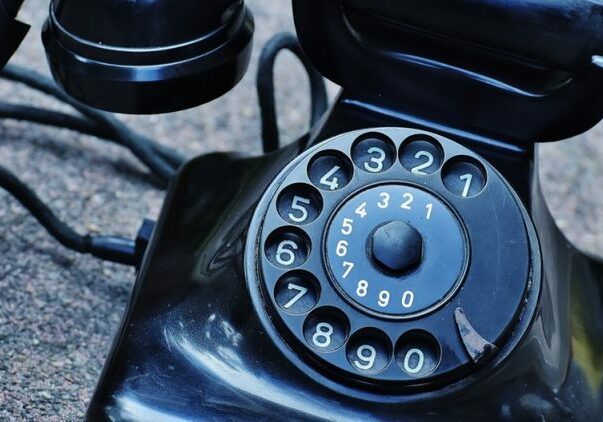 phone-old-year-built-1955-bakelite-163008